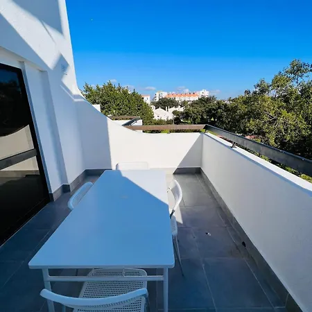 Big Studio Na Rua Da Oura, Appartement